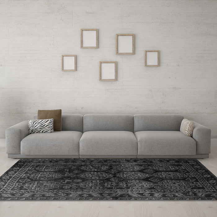 Machine Washable Persian Gray Traditional Rug in a Living Room,, wshtr1414gry