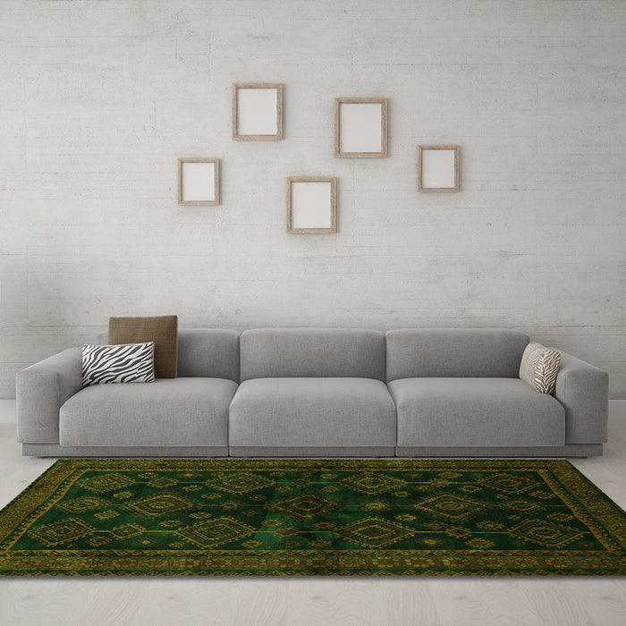 Machine Washable Persian Green Traditional Area Rugs in a Living Room,, wshtr1416grn