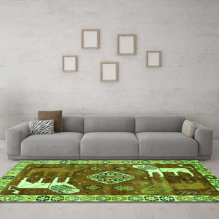 Machine Washable Animal Green Traditional Area Rugs in a Living Room,, wshtr1417grn