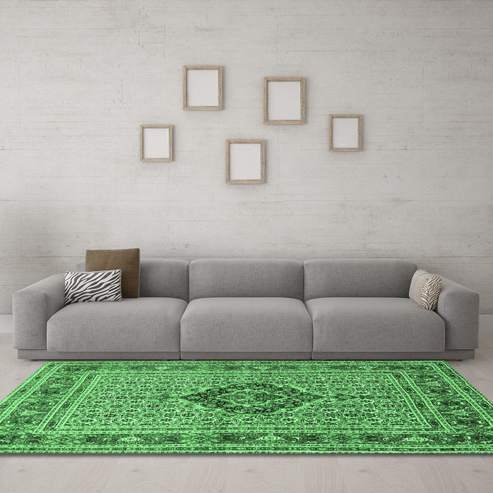 Machine Washable Medallion Emerald Green Traditional Area Rugs in a Living Room,, wshtr1418emgrn