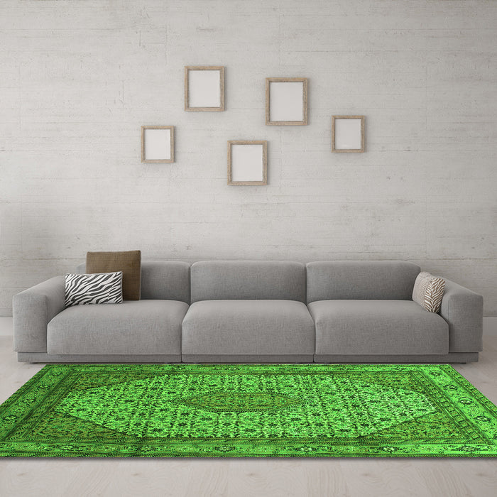 Machine Washable Medallion Green Traditional Area Rugs in a Living Room,, wshtr141grn