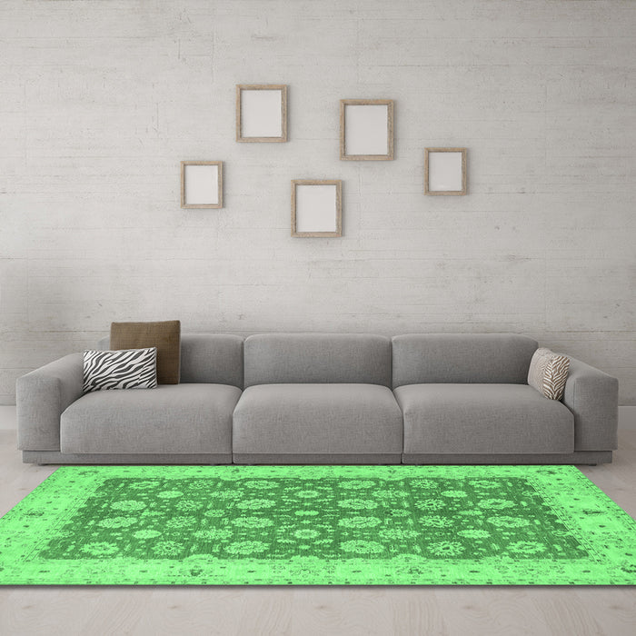 Machine Washable Oriental Emerald Green Traditional Area Rugs in a Living Room,, wshtr1423emgrn
