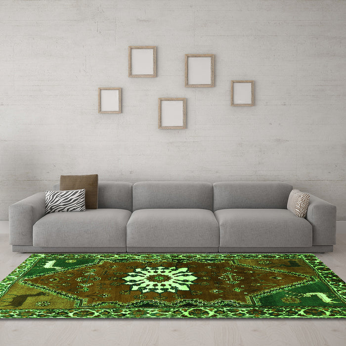 Machine Washable Persian Green Traditional Area Rugs in a Living Room,, wshtr1424grn