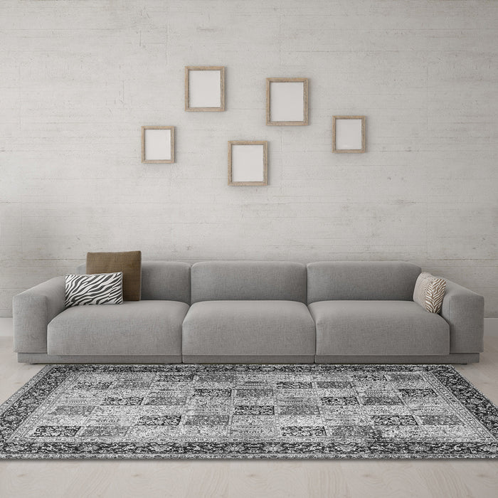 Machine Washable Persian Gray Traditional Rug in a Living Room,, wshtr1431gry