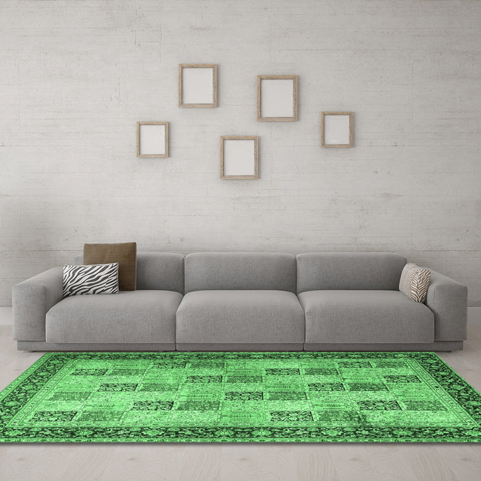 Machine Washable Persian Emerald Green Traditional Area Rugs in a Living Room,, wshtr1431emgrn