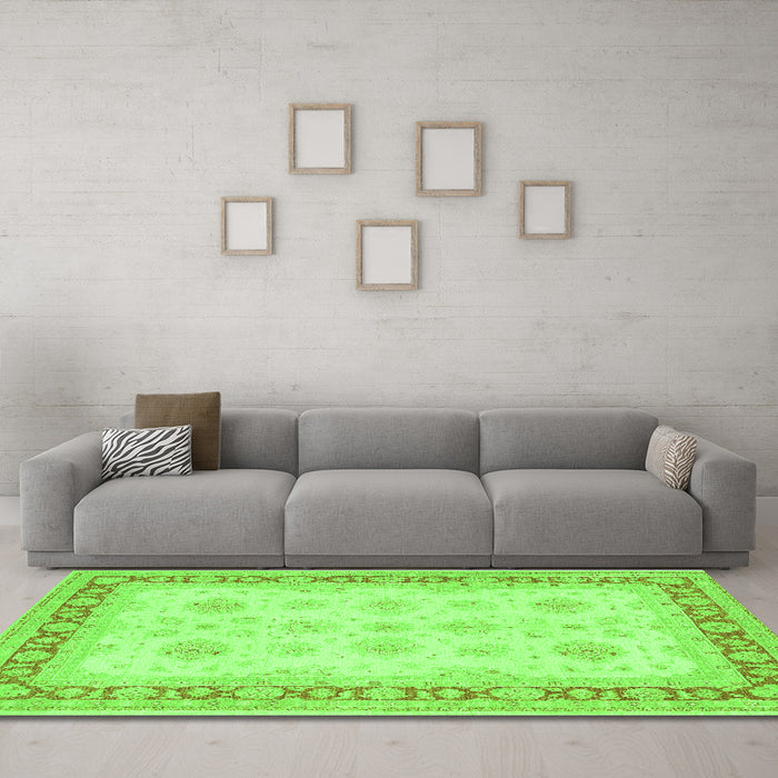 Machine Washable Persian Green Traditional Area Rugs in a Living Room,, wshtr1433grn