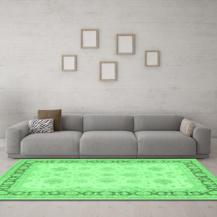 Machine Washable Persian Emerald Green Traditional Area Rugs in a Living Room,, wshtr1433emgrn