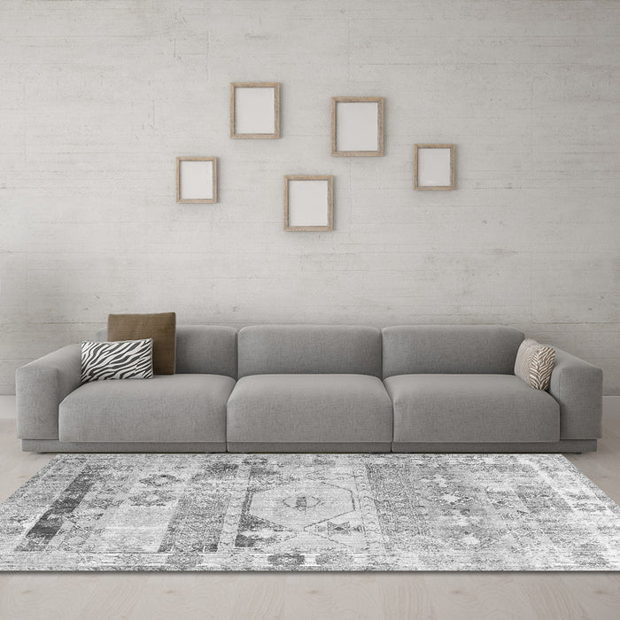 Machine Washable Persian Gray Traditional Rug in a Living Room,, wshtr1434gry