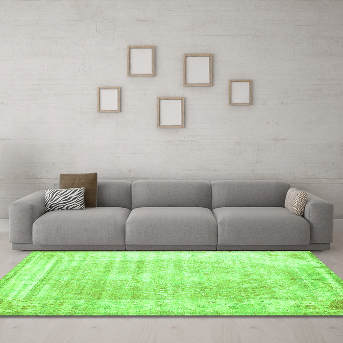 Machine Washable Persian Green Traditional Area Rugs in a Living Room,, wshtr1435grn