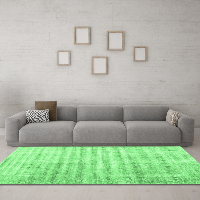 Machine Washable Persian Emerald Green Traditional Area Rugs in a Living Room,, wshtr1436emgrn