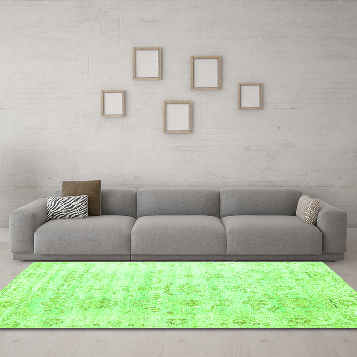 Machine Washable Persian Green Traditional Area Rugs in a Living Room,, wshtr1437grn