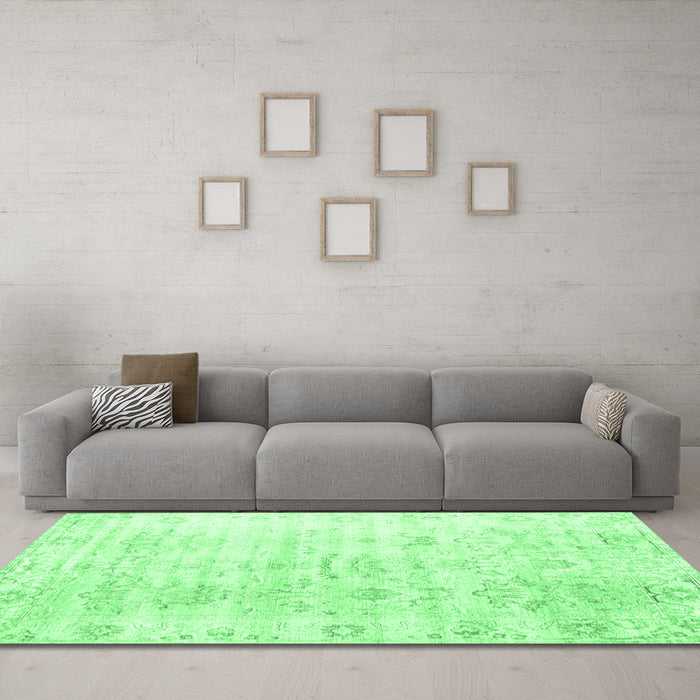 Machine Washable Persian Emerald Green Traditional Area Rugs in a Living Room,, wshtr1437emgrn