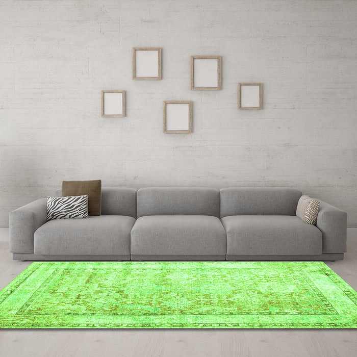 Machine Washable Oriental Green Traditional Area Rugs in a Living Room,, wshtr1439grn