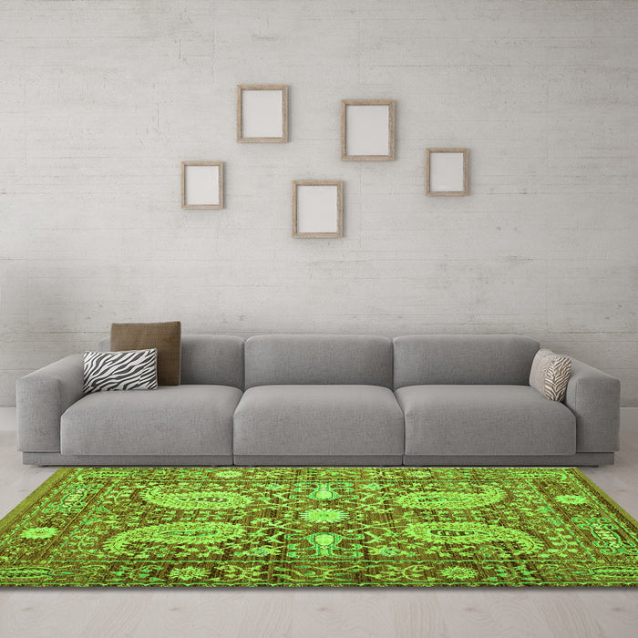 Machine Washable Persian Green Traditional Area Rugs in a Living Room,, wshtr143grn