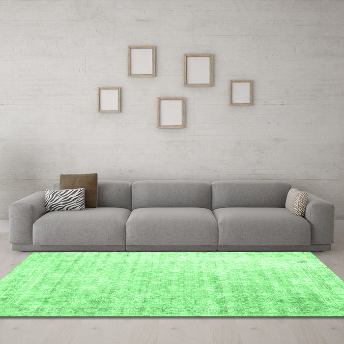 Machine Washable Persian Emerald Green Traditional Area Rugs in a Living Room,, wshtr1440emgrn