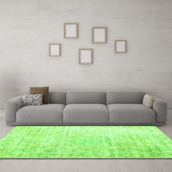 Machine Washable Persian Green Traditional Area Rugs in a Living Room,, wshtr1440grn