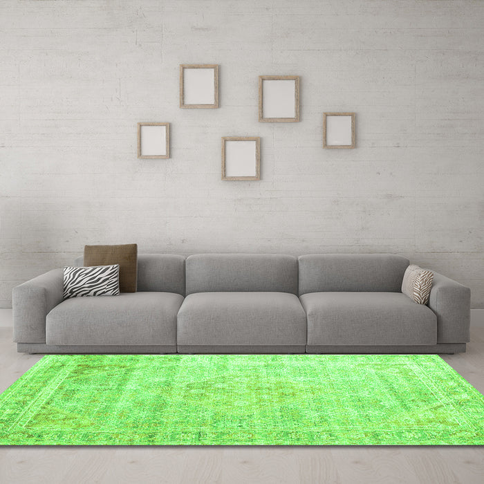 Machine Washable Persian Green Traditional Area Rugs in a Living Room,, wshtr1441grn