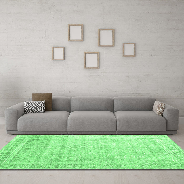 Machine Washable Persian Emerald Green Traditional Area Rugs in a Living Room,, wshtr1441emgrn