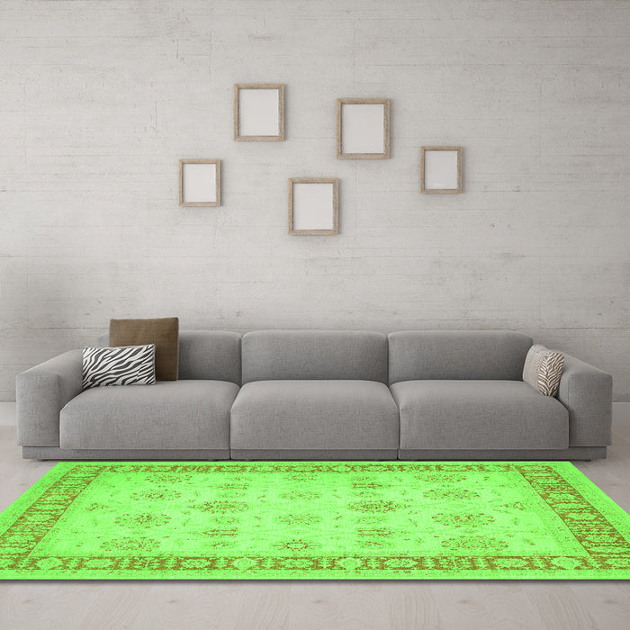 Machine Washable Oriental Green Traditional Area Rugs in a Living Room,, wshtr1449grn