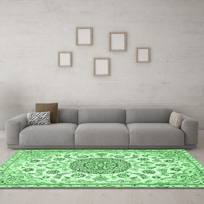 Machine Washable Medallion Emerald Green Traditional Area Rugs in a Living Room,, wshtr1455emgrn
