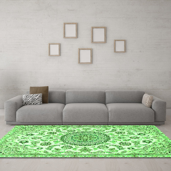 Machine Washable Medallion Green Traditional Area Rugs in a Living Room,, wshtr1456grn