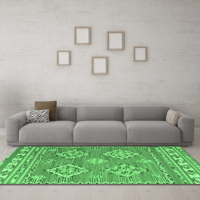 Machine Washable Persian Emerald Green Traditional Area Rugs in a Living Room,, wshtr1461emgrn