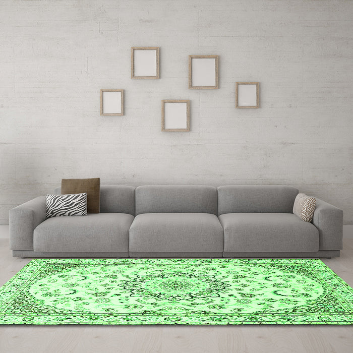 Machine Washable Medallion Green Traditional Area Rugs in a Living Room,, wshtr1464grn