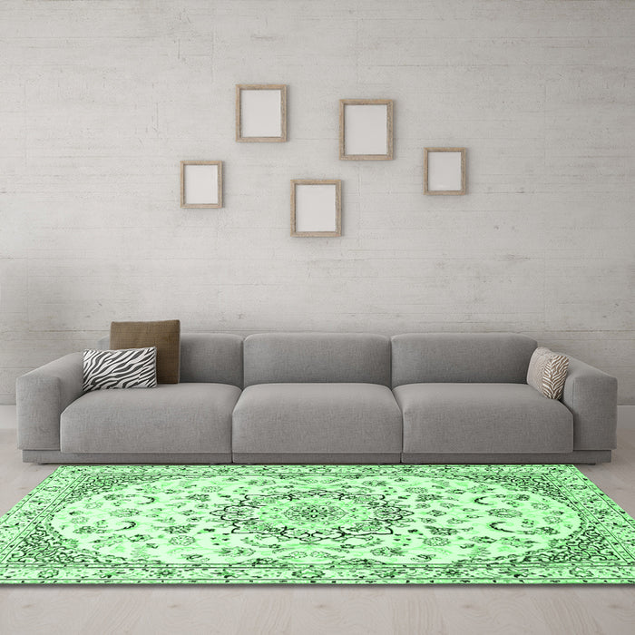Machine Washable Medallion Emerald Green Traditional Area Rugs in a Living Room,, wshtr1464emgrn