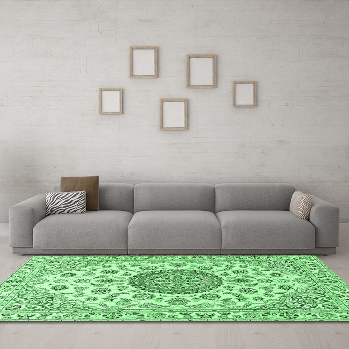 Machine Washable Medallion Emerald Green Traditional Area Rugs in a Living Room,, wshtr1465emgrn