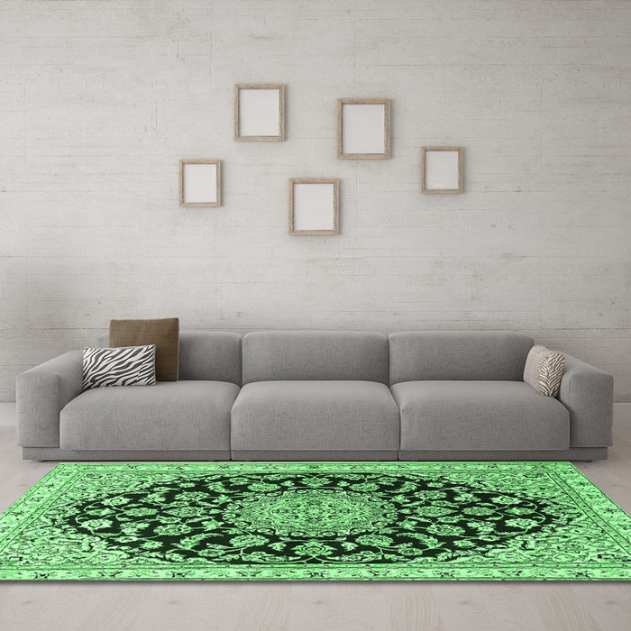 Machine Washable Medallion Emerald Green Traditional Area Rugs in a Living Room,, wshtr1468emgrn