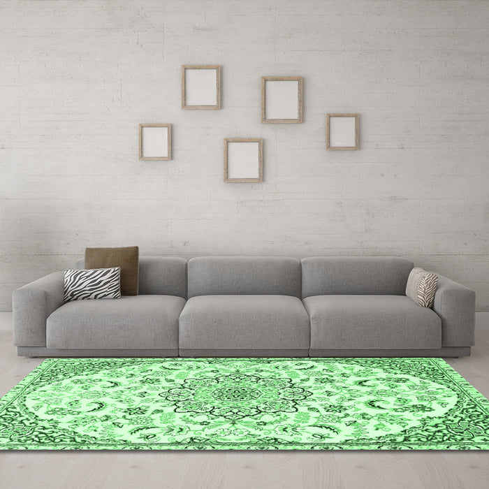 Machine Washable Medallion Emerald Green Traditional Area Rugs in a Living Room,, wshtr1472emgrn