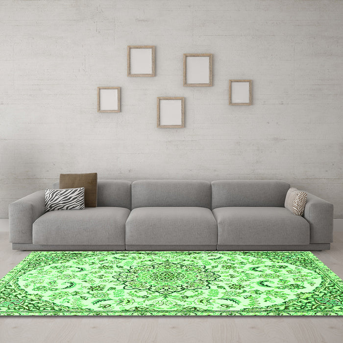 Machine Washable Medallion Green Traditional Area Rugs in a Living Room,, wshtr1472grn