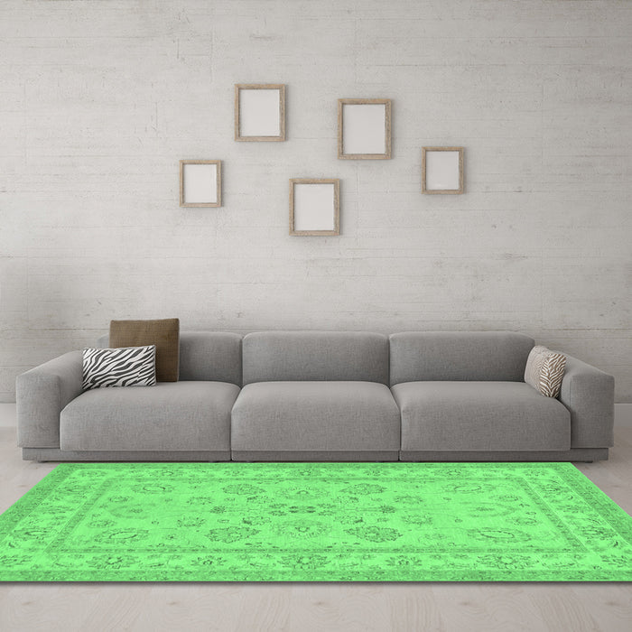 Machine Washable Oriental Emerald Green Traditional Area Rugs in a Living Room,, wshtr1479emgrn