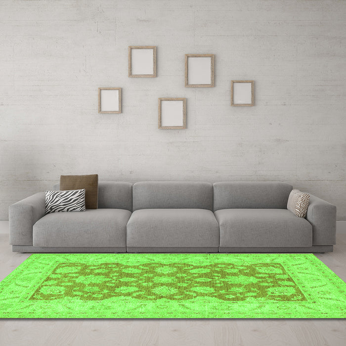 Machine Washable Oriental Green Traditional Area Rugs in a Living Room,, wshtr1480grn