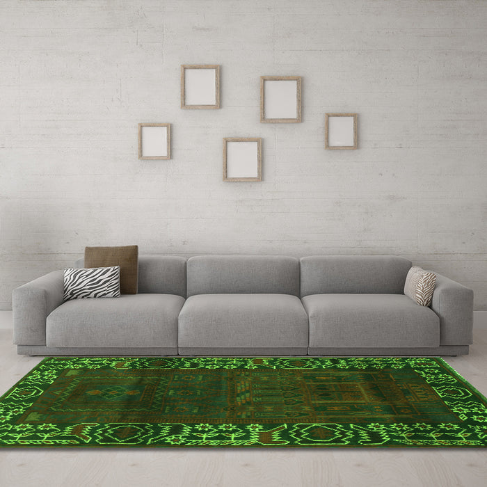 Machine Washable Persian Green Traditional Area Rugs in a Living Room,, wshtr1483grn