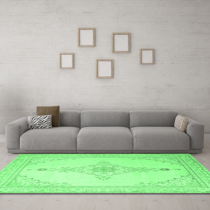 Machine Washable Persian Emerald Green Traditional Area Rugs in a Living Room,, wshtr1487emgrn