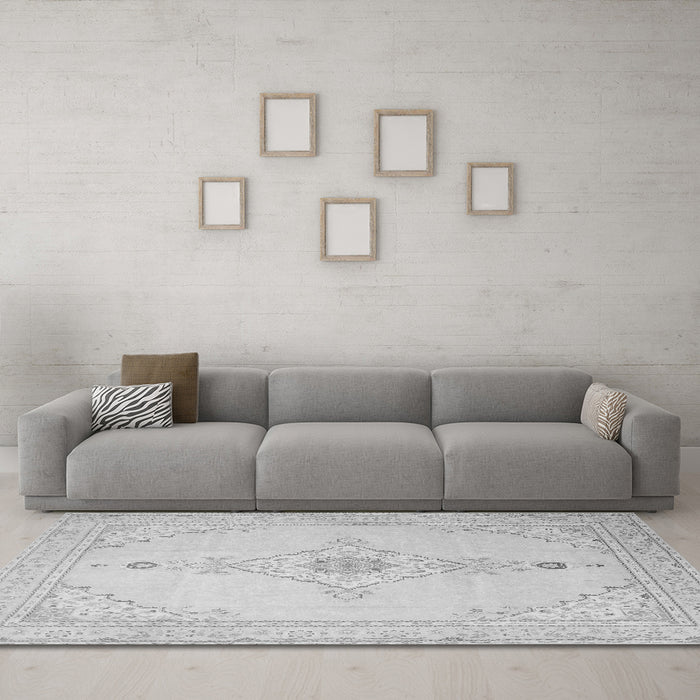 Machine Washable Persian Gray Traditional Rug in a Living Room,, wshtr1487gry