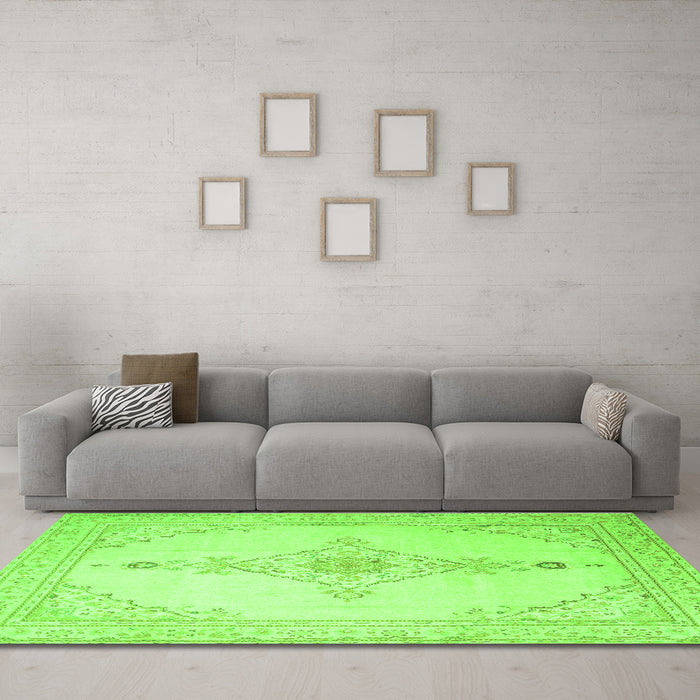 Machine Washable Persian Green Traditional Area Rugs in a Living Room,, wshtr1487grn
