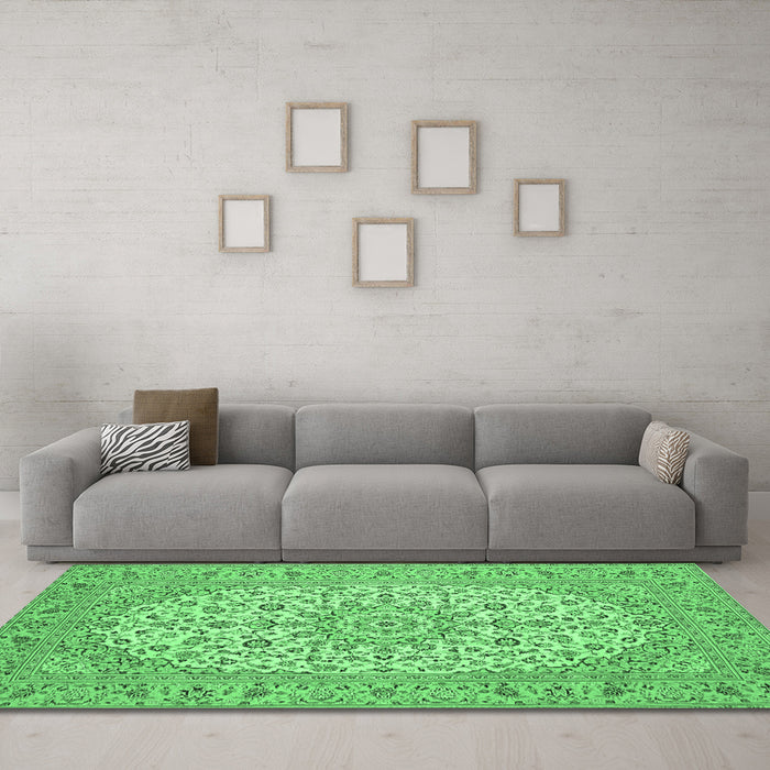 Machine Washable Medallion Emerald Green Traditional Area Rugs in a Living Room,, wshtr148emgrn