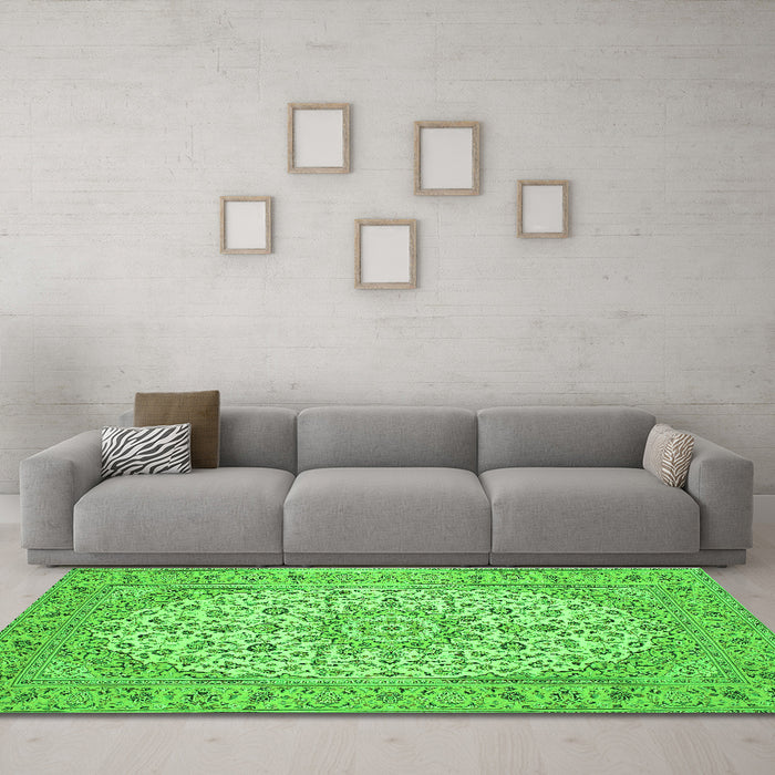 Machine Washable Medallion Green Traditional Area Rugs in a Living Room,, wshtr148grn