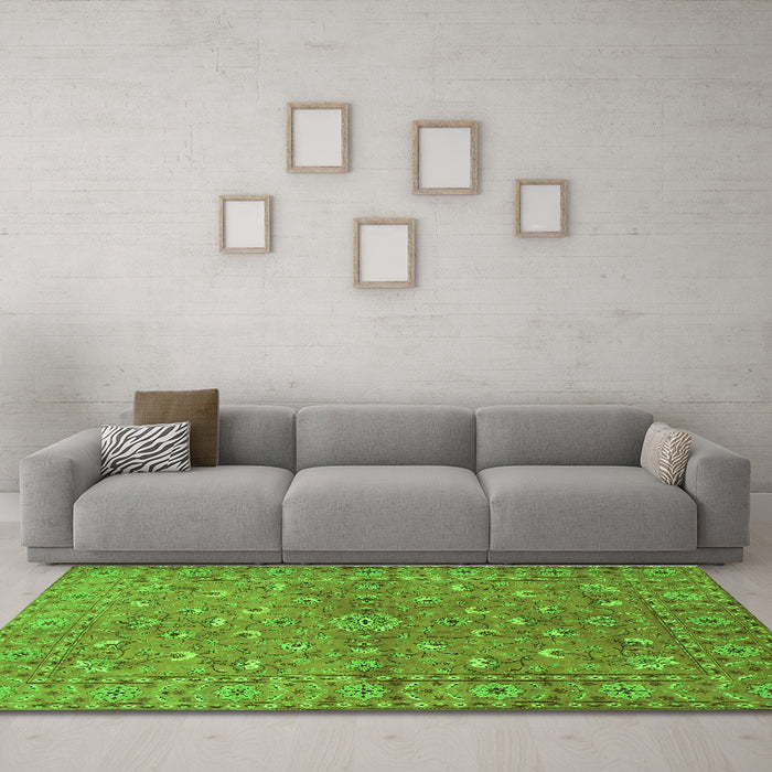 Machine Washable Persian Green Traditional Area Rugs in a Living Room,, wshtr1496grn