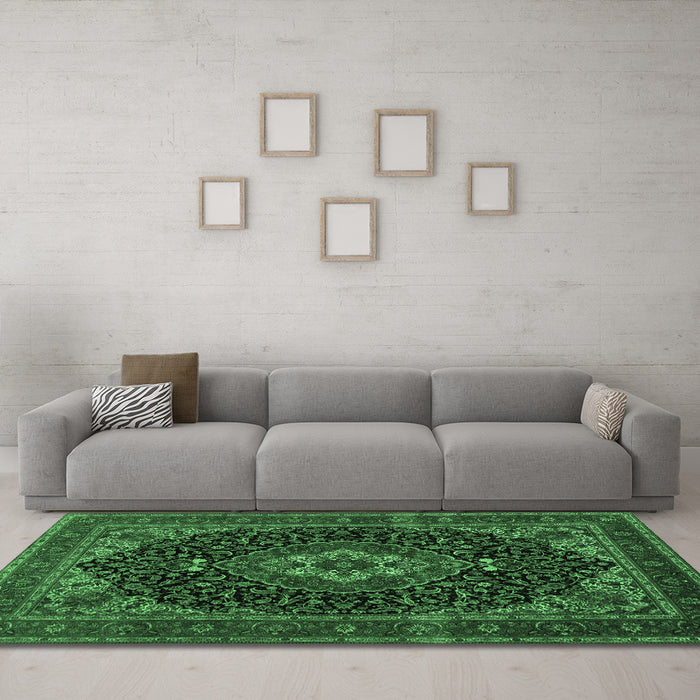 Machine Washable Medallion Emerald Green Traditional Area Rugs in a Living Room,, wshtr14emgrn