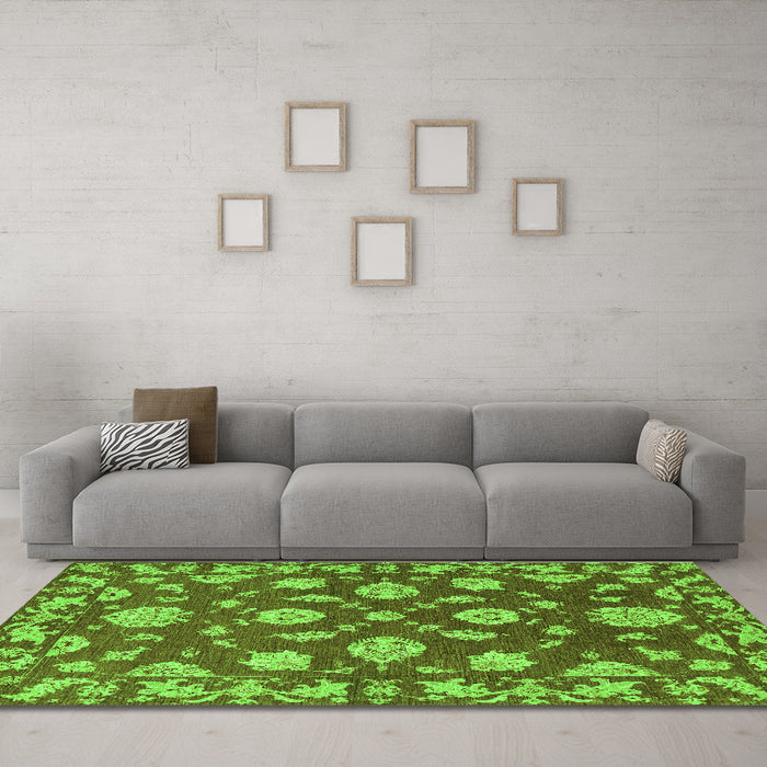 Machine Washable Persian Green Traditional Area Rugs in a Living Room,, wshtr1507grn