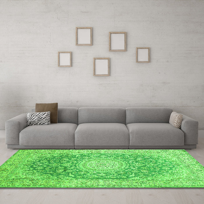 Machine Washable Medallion Green Traditional Area Rugs in a Living Room,, wshtr151grn