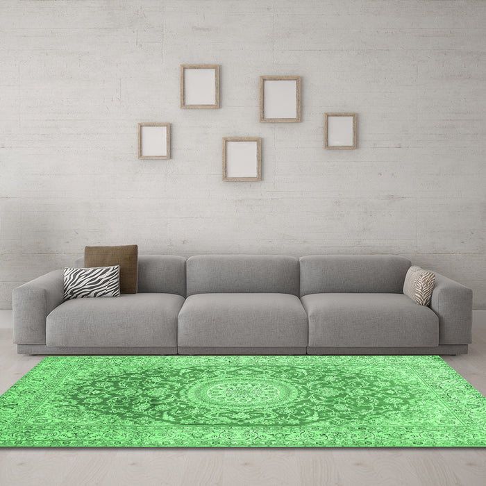 Machine Washable Medallion Emerald Green Traditional Area Rugs in a Living Room,, wshtr151emgrn