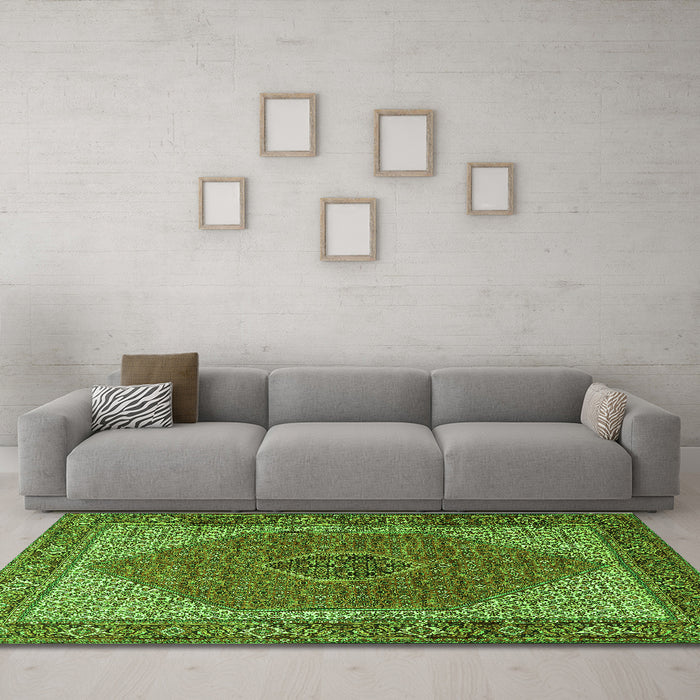 Machine Washable Persian Green Traditional Area Rugs in a Living Room,, wshtr1522grn