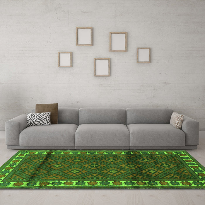Machine Washable Persian Green Traditional Area Rugs in a Living Room,, wshtr1525grn
