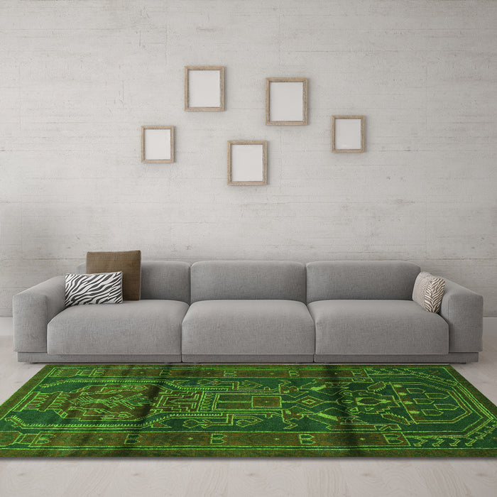 Machine Washable Persian Green Traditional Area Rugs in a Living Room,, wshtr1527grn