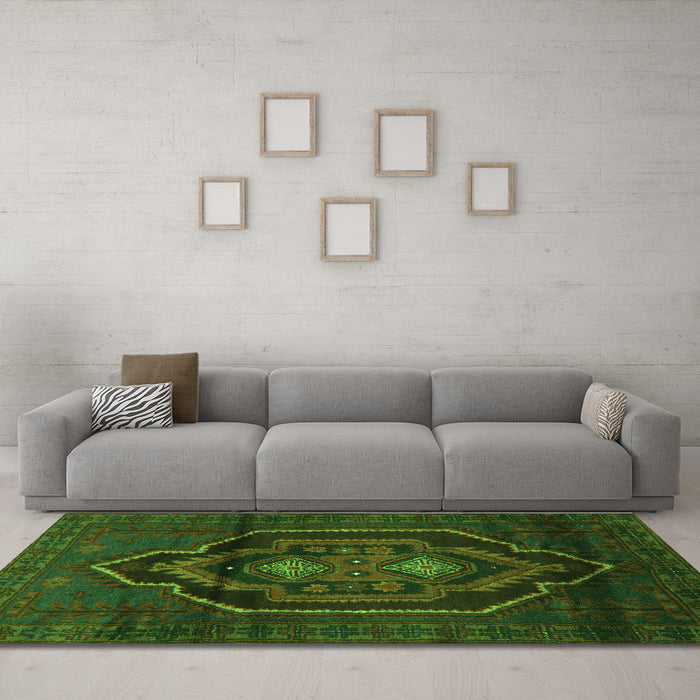 Machine Washable Persian Green Traditional Area Rugs in a Living Room,, wshtr1528grn