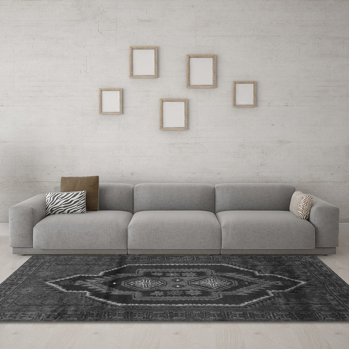 Machine Washable Persian Gray Traditional Rug in a Living Room,, wshtr1528gry
